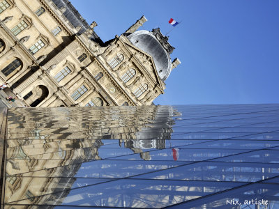 Louvre Pyramide Reflet.jpg
