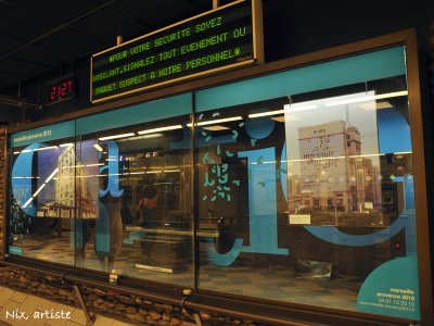 Marseille Metro Vitrines.jpg