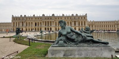 Versailles Jardins Statue.jpg