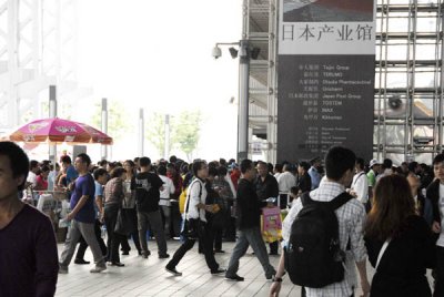 Yep, many even waited to buy the Takoyaki balls 5634.jpg