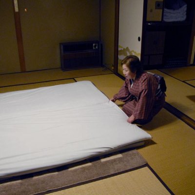 Nakaisan setting up Futon 121.jpg