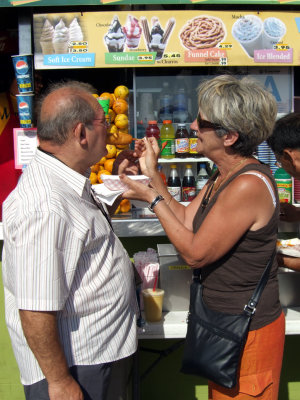 Venice Beach - MMMMM que le Corn Dog est bon!.jpg