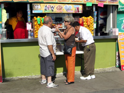 Venice Beach - la premiere fois qu'ils ont goute un Corn Dog.jpg