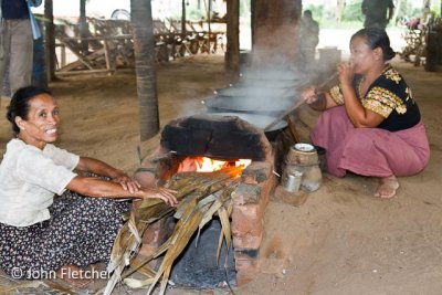 Boiling Sap to Make Jaggery (Unrefined Sugar)