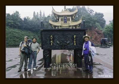 046 Mount Emei 0919 Town Square.jpg