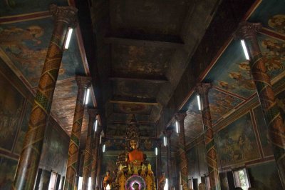 04 Wat Phomn - Temple Interior.jpg