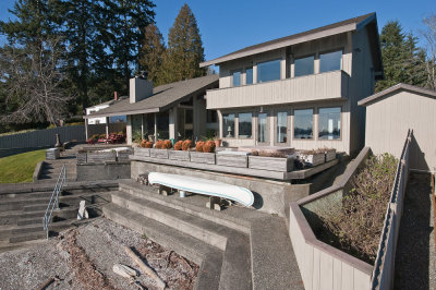 Exterior and the beach