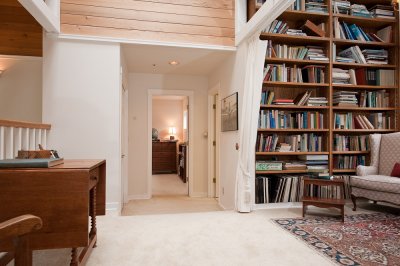 Upstairs library and hallway to bedroom 2