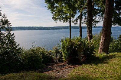 Upper end of the trail to the beach