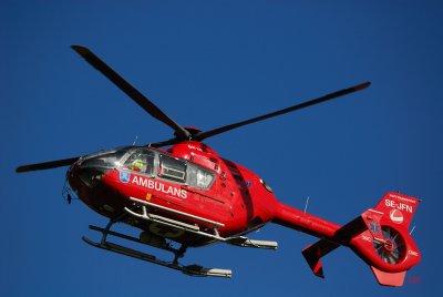 Ambulanshelikoptern landade i vr lunch