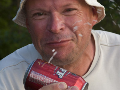 Thomas hade problem med att hans öl sprang läck, men de dyra vätske dropparna togs tillvara...