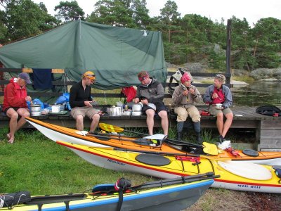 Kjelle, Anders, Janne, Johanna och Anna vid bryggan p Rgskr