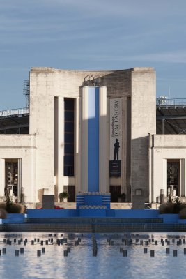 Esplanade Fountain and Hall of State
