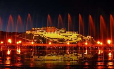The Potala Palace in the evening ҹɫµĲ
