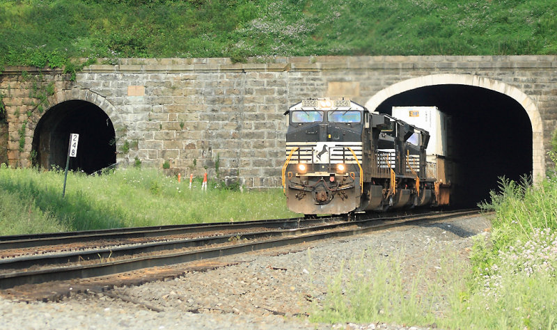 Westbound intermodal at Tunnel Hill 