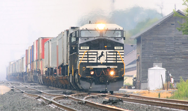 NS 8419 powers a Westbound, passing the Amshack at Waterloo 