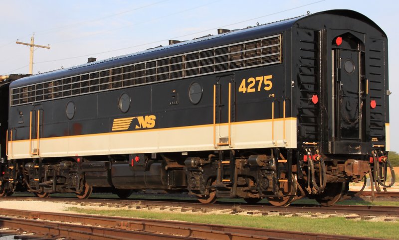 NS F-7B 4275 rear view 