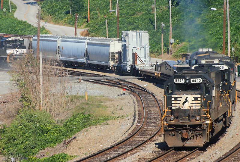 NS 161 departs Oakdale for the run down the 3rd district 