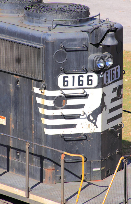 NS (former N&W) SD40-2 #6166 
