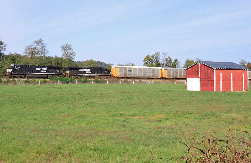 NS 275, with 2 engines and 10,000 + feet of racks, is starting to drag down as they start up Moreland Hill. 