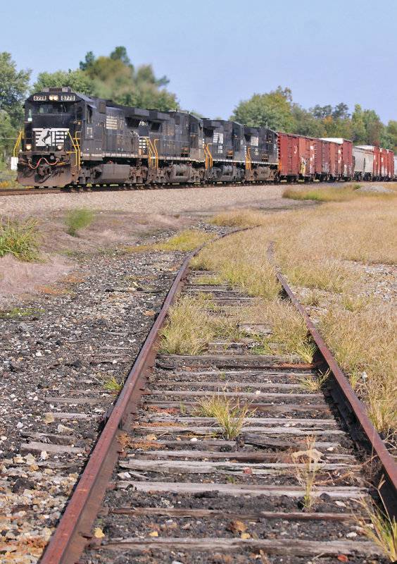 With only 2 engines on line, 175 is down to a crawl as they top over Moreland hill 