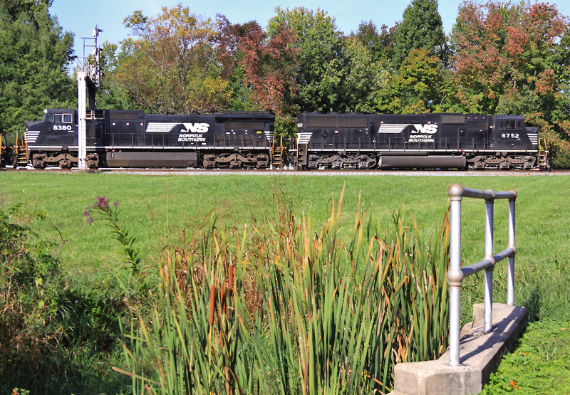 A SD60M leads train 142 North at Junction City 