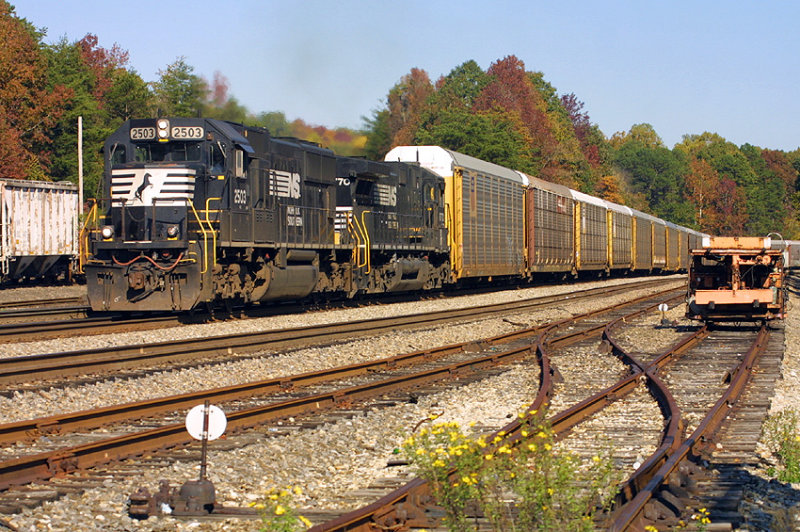 outhbound 223 flys through Emory Gap Tn.