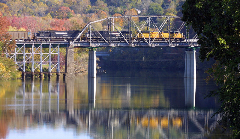 NS 890 crosses the Emory river on the K&O connection track, at Harriman
