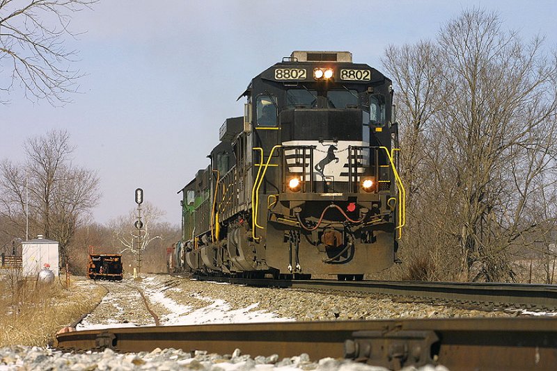 NS 8802 leads train 167 out of the siding at East Talmage Ky