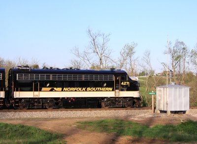 Inbound Kentucky Derby train
