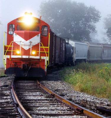 LXOH 206 leads a Eastbound in the fog near Elkchester KY