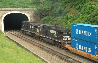 Eastbound intermodal heads into the hole 