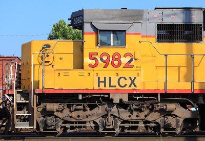HLCX 5982, leased the to NS