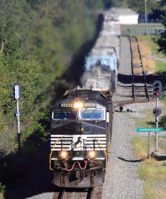 NS 376 climbs out of downtown  Harrodsburg 