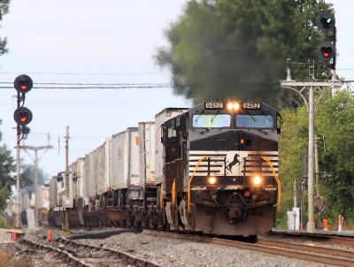 NS 9452 on a Eastbound intermodal passes the NYC signals at Wauseon 