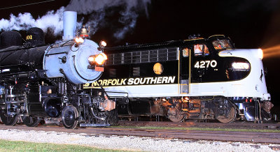 Southern 401 and NS 4270 together in the rain 