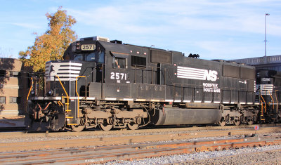 NS SD70 #2571 leads NS 116 North out of Danville 