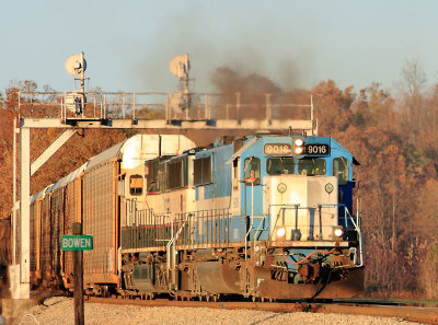 A mix of lease power powers NS 197 South at Bowen