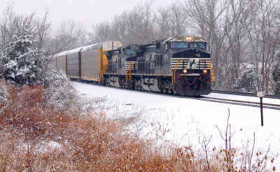 Eastbound 285 eases through the siding at East Waddy 