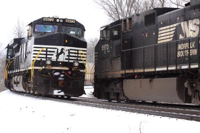 NS 22A holds the main as 285 passes on the siding 