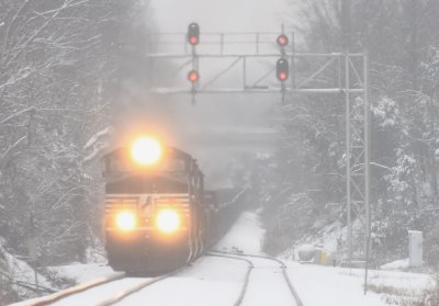 NS 68R climbs Waddy hill on a cold, foggy afternoon 
