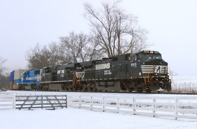 NS 376 at Vanarsdale on a cold winter morning. 