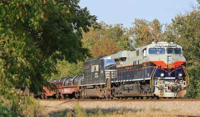 Central of Georgia 8101 leads NS 61A at Burgin KY 