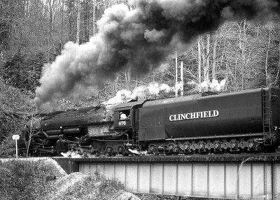 UP 3985 as Clinchfield 676