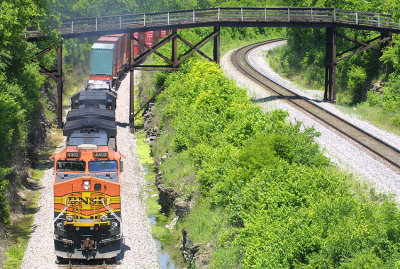 BNSF leads NS train 223 near SJ Tower