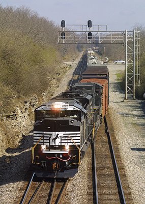 NS 375 with a new SD70M-2 at North Wye