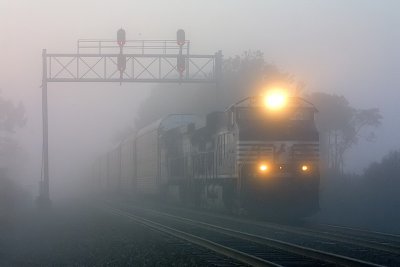 NS 25a rolls through Gradison Ky just after sunrise on a foggy morning