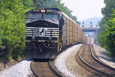 Soutbound 224 climbs through the dips at Pemberton TN.