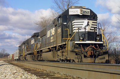 NS 60A waits in the siding at East Talmage (KY) for two Westbounds