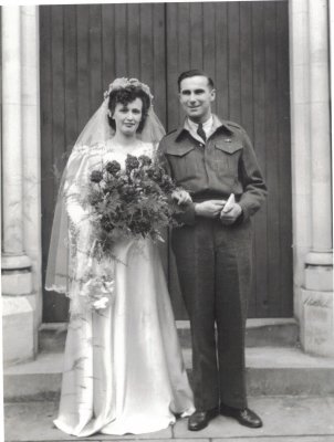 Mom  & Dad's wedding picture_2_1945.jpg